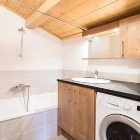 Apartment Modern 3 Bed Penthouse Apartment, Balcony & Garage, Close To Village & Bus *
