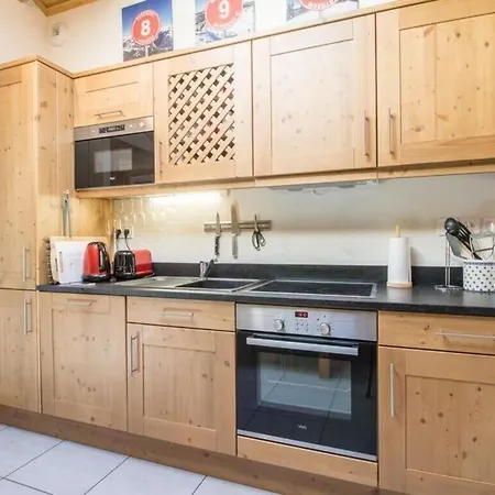 Apartment Modern 3 Bed Penthouse Apartment, Balcony & Garage, Close To Village & Bus Samoens