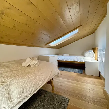 Modern 3 Bed Penthouse Apartment, Balcony & Garage, Close To Village & Bus * Samoens